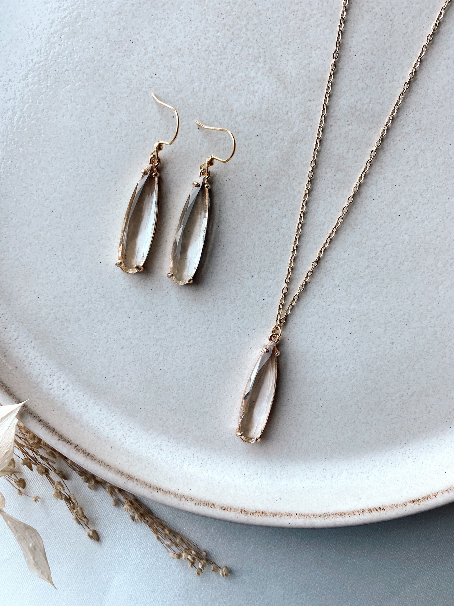 Goldenes Schmuckset mit Tropfenanhänger aus Glas / Minimalistisch / Brautschmuck / zur Hochzeit / Geschenk zu Weihnachten, Geburtstag