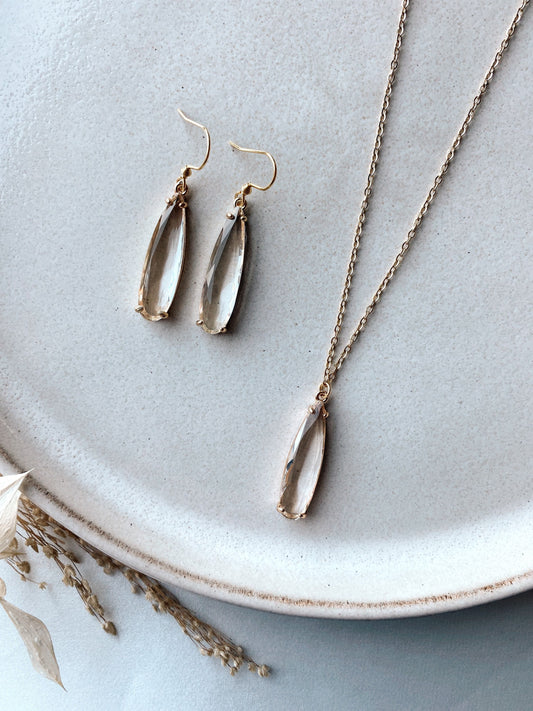 Goldenes Schmuckset mit Tropfenanhänger aus Glas / Minimalistisch / Brautschmuck / zur Hochzeit / Geschenk zu Weihnachten, Geburtstag